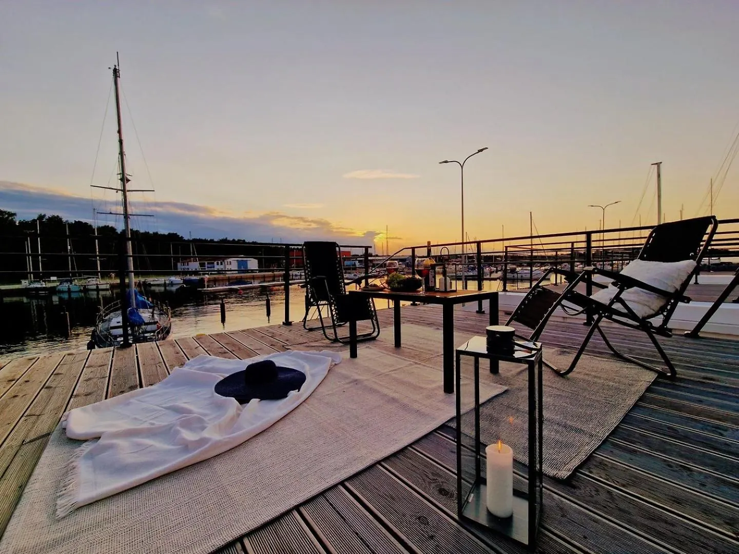 Houseboat - Dom Na Wodzie - Karawela Apartment Gdansk 0*,  Poland